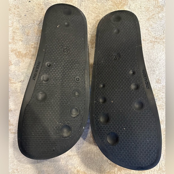 Moschino Men’s Oil-Slick Logo Rubber Pool Slides - Picture 4 of 5